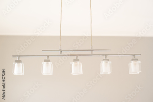Obraz na płótnie Design white chandelier w salonie