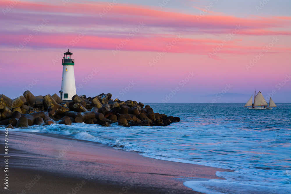 Walton Lighthouse in Santa Cruz, California at sunset - obrazy, fototapety, plakaty 