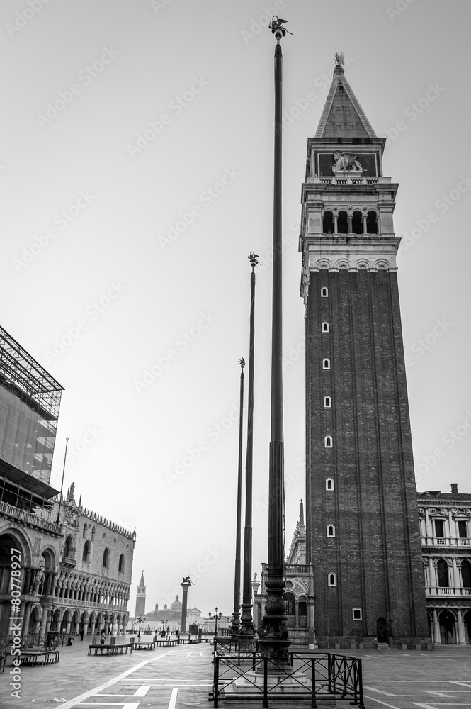Fototapeta premium Campanile de la place San Marco à Venise