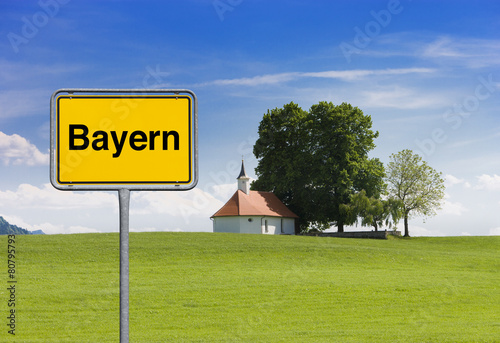 Ortsschild Bayern und Kapelle
