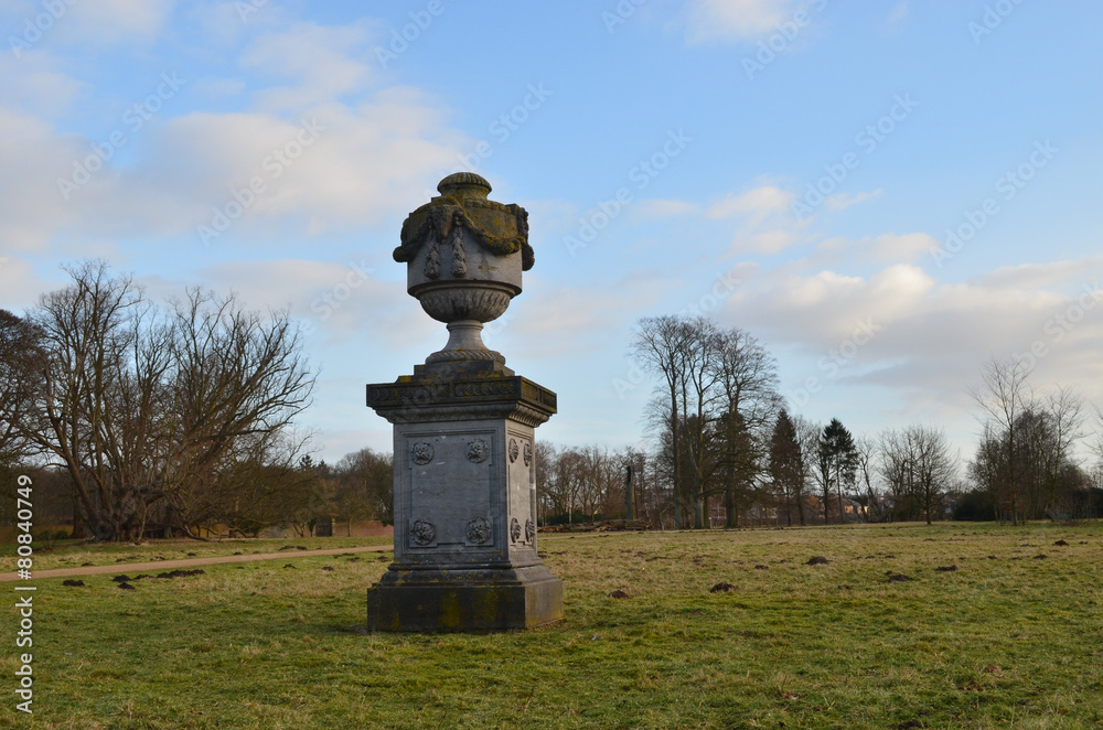 Fototapeta premium statue in belgian parc