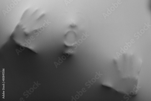 Cuadro en lienzo Screaming human face with hands pressing through fabric as horror background