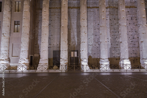 Temple of Hadrian, Il Tempio di Adriano photo