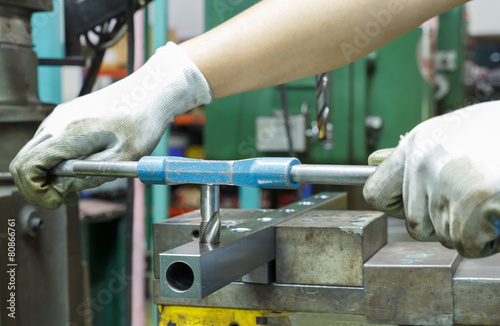 Tapping metal box by hand manual