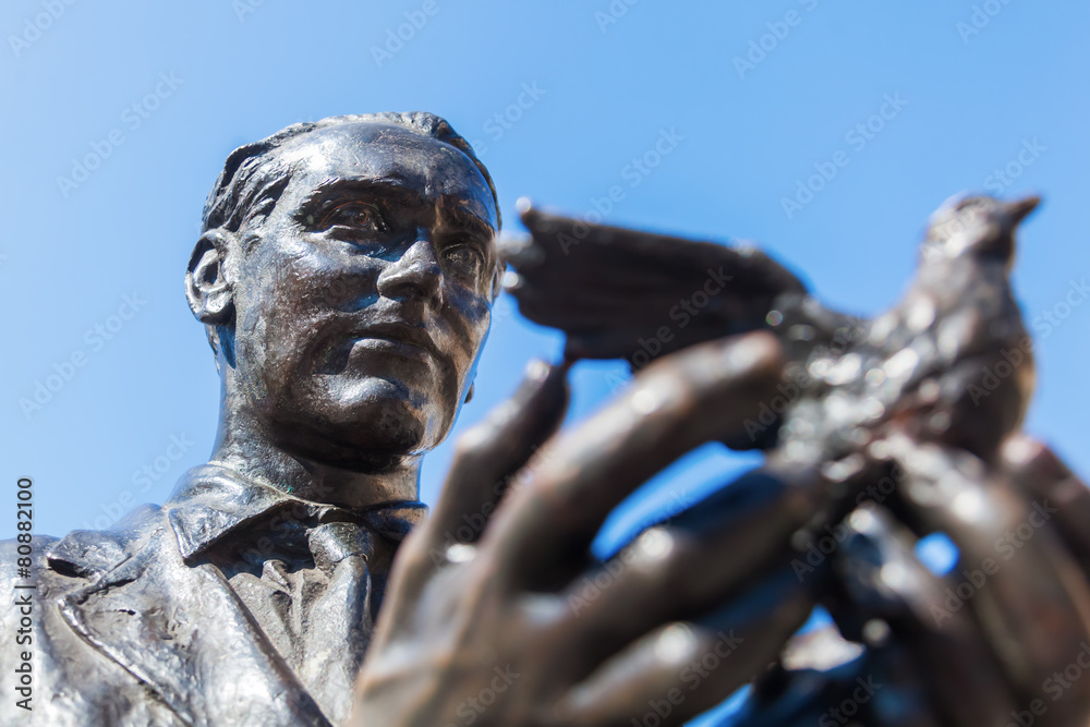 Obraz premium Bronzeskulptur vom Dichter Federico Garcia Lorca