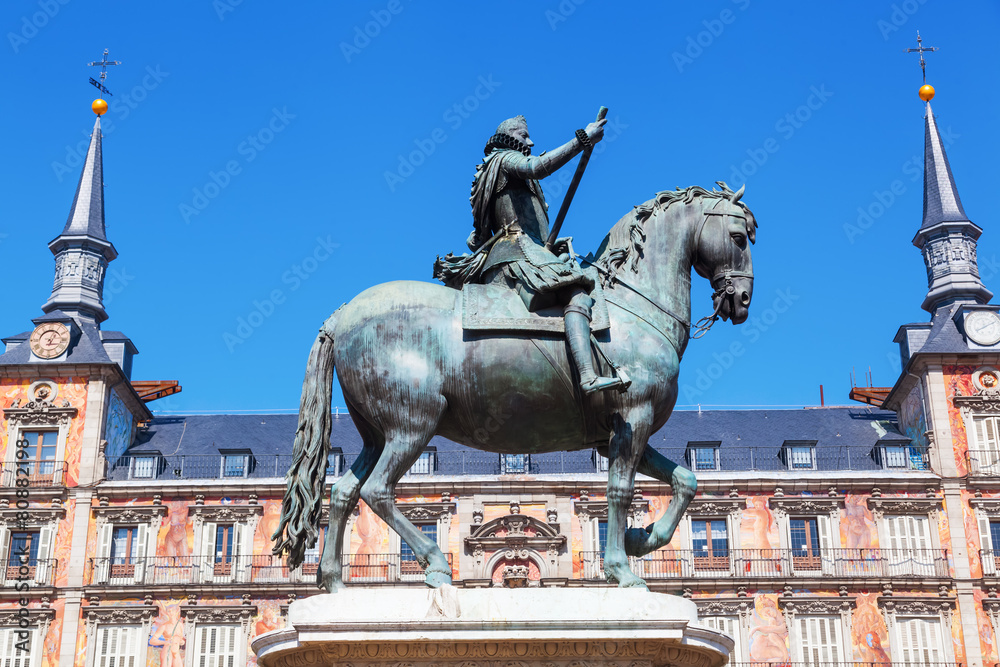 Reiterstatue auf dem Plaza Mayor in Madrid, Spanien Reiterstatue auf dem Plaza Mayor in Madrid, Spanien