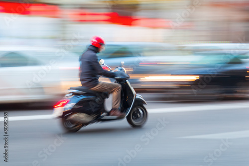 Motorroller in Bewegungsunsch  rfe