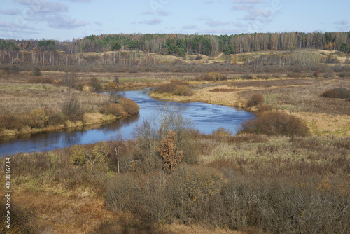 Излучина реки Сороть октябрьским днем. Пушкинские горы