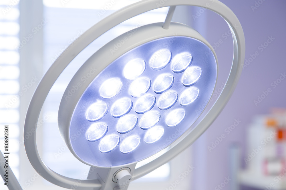 Operationslampe mit LED Beleuchtung modern Stock Photo | Adobe Stock