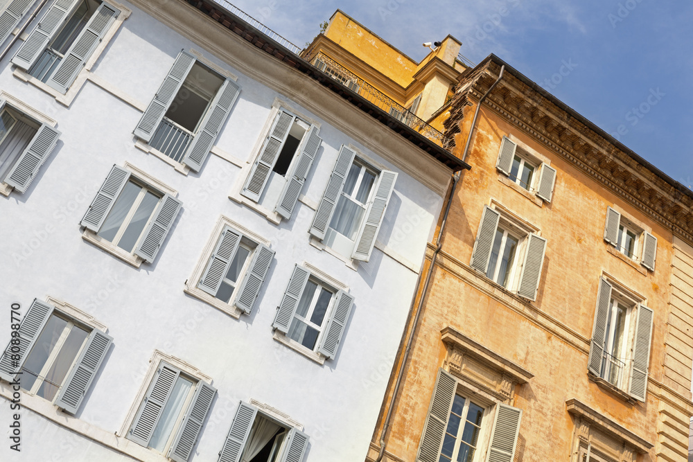 Fototapeta premium Malerische Häuserfassade in Rom, Italien