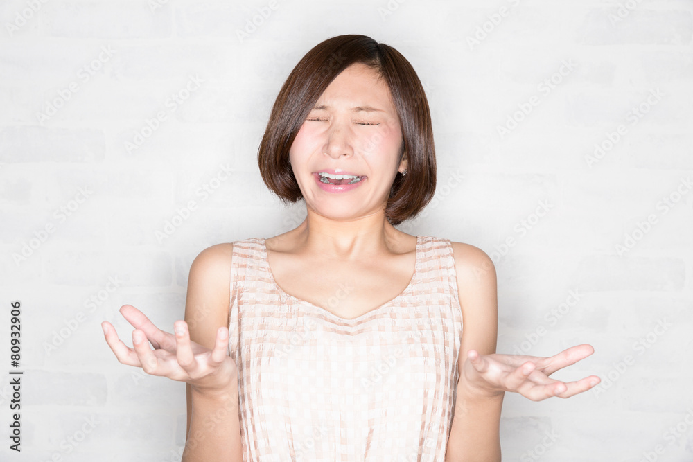 絶叫する若い女性 絶叫する若い女性