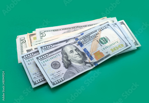 Доллары на зеленом фоне