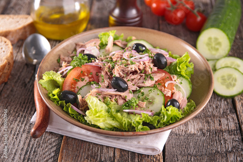 Bilde på lerret fresh salad with tuna