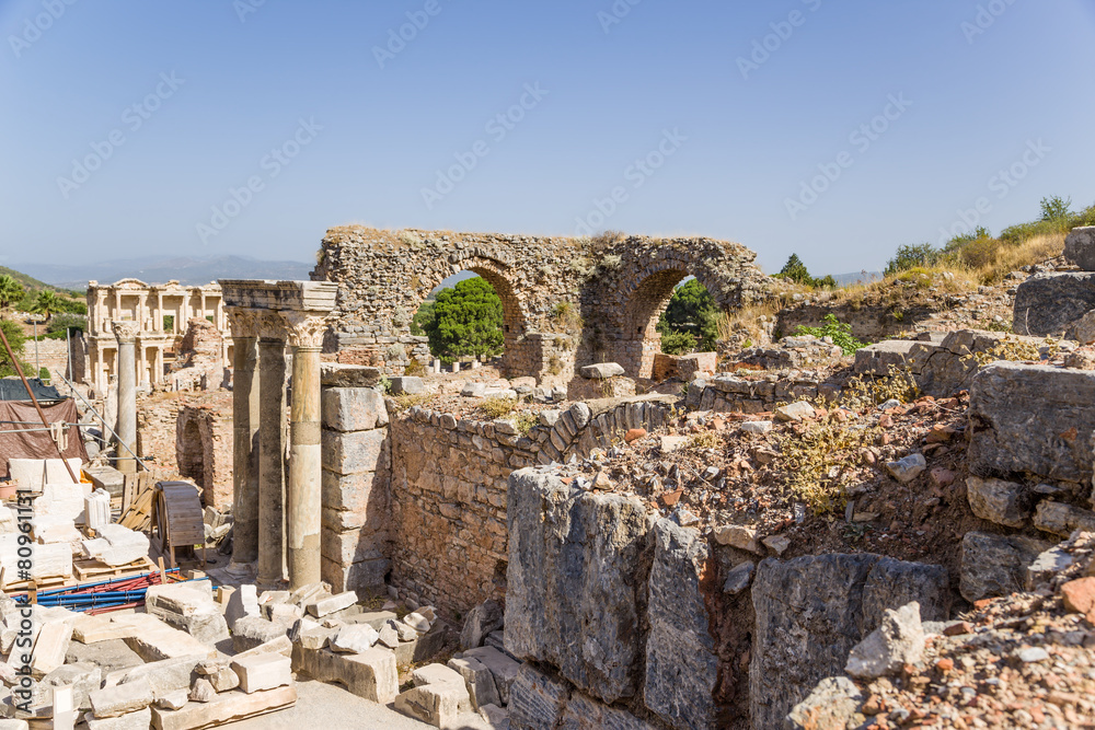 Fototapeta premium The ruins in the archaeological site in Ephesus