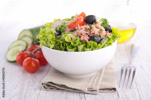 salad with tuna