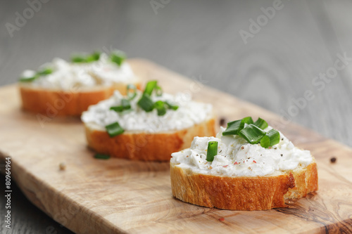 Print op canvas homemade appetizing crostini with soft cheefe cream and onion