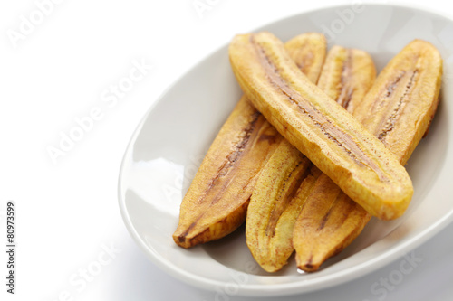 Foto fried plantain banana on white background