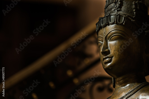 仏像の横顔