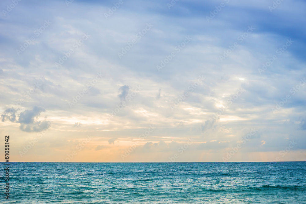 Fototapeta premium Sunrise over the sea