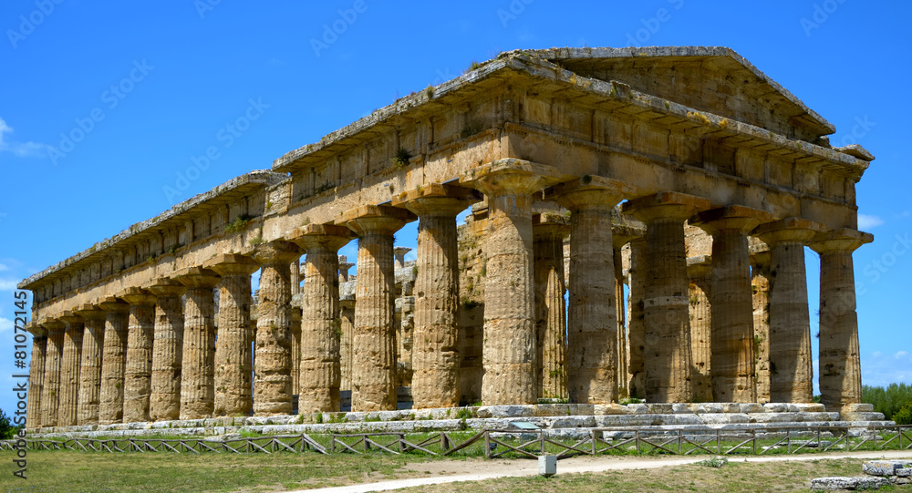 Fototapeta premium Stately greek temple of Neptune - Paestum, Italy