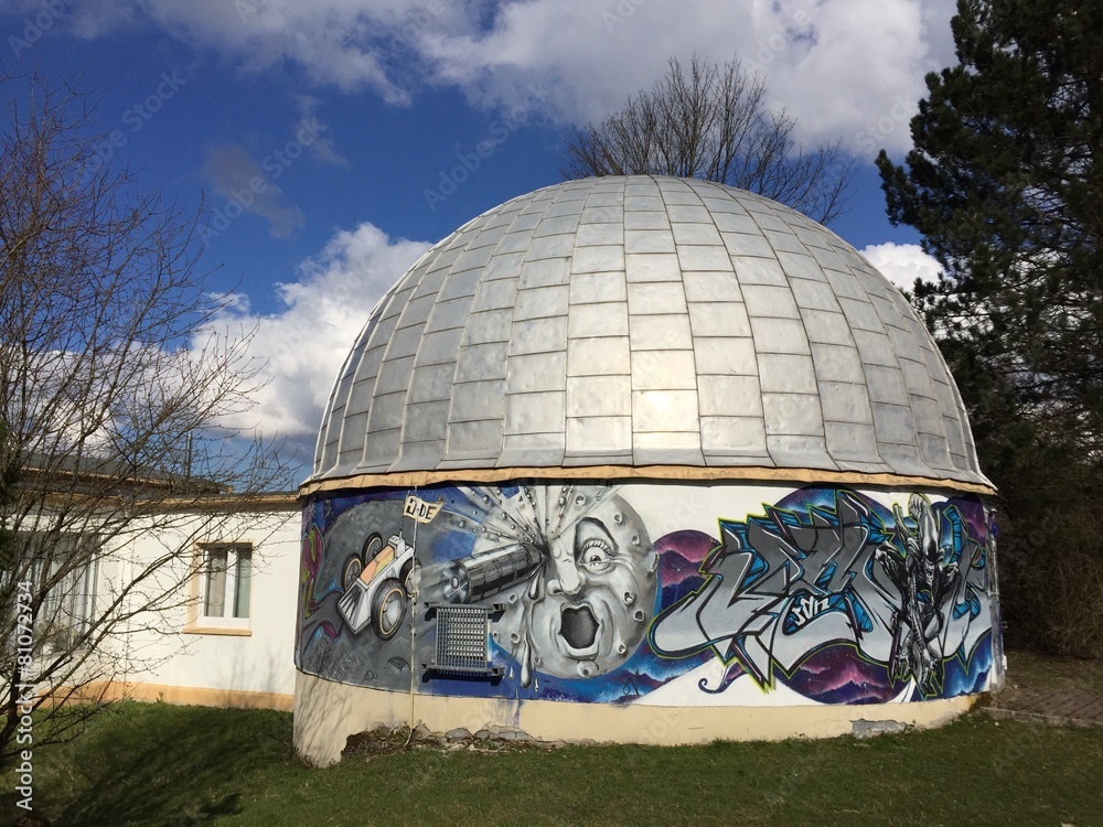 Obraz premium Sternwarte mit Graffiti
