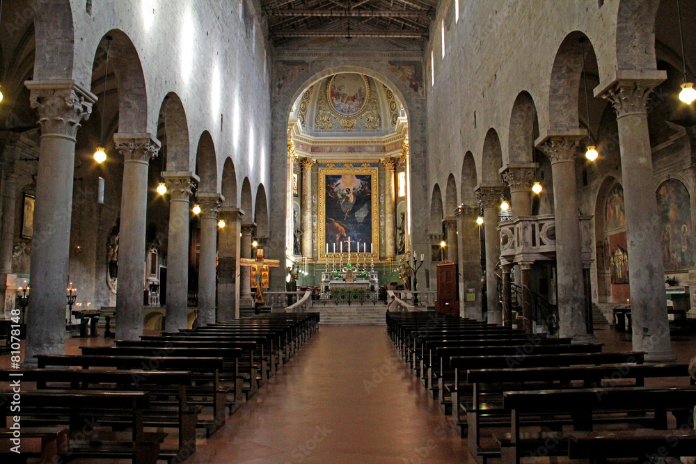 Duomo di Pistoia; navata centrale