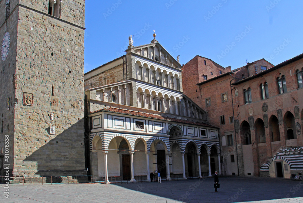 Duomo di Pistoia; la facciata