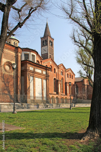 Milano; basilica di S. Eustorgio, cappelle sud e campanile photo