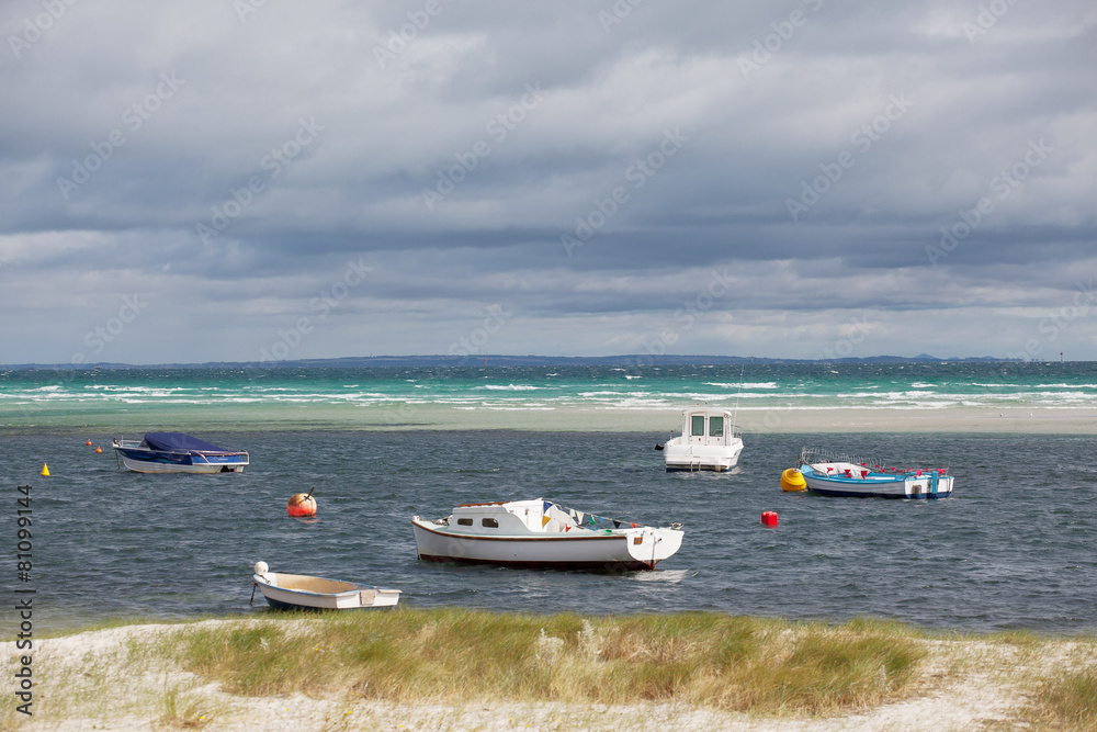 Obraz premium Group of small boats floating near the coast
