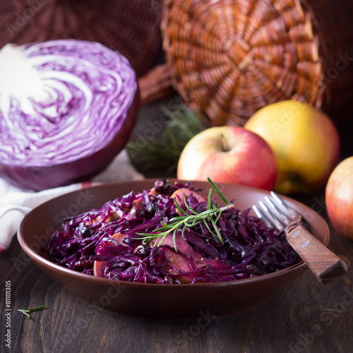 Spicy red cabbage stewed with apples and blackcurrant