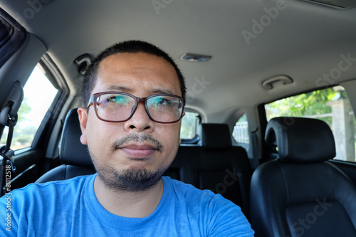 irritable man driving a car without seat belts