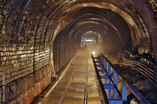 Underground mine passage way
