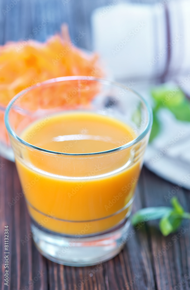 Fototapeta premium carrot juice