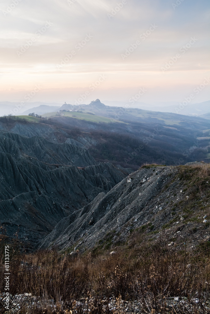 Obraz premium Crepuscolo in collina