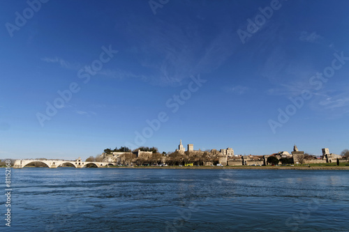 Avignon : le Rhône, le pont et le centre historique