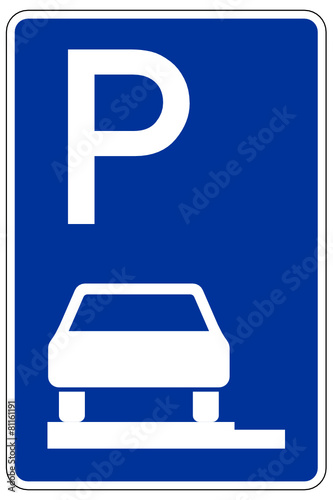Parken ganz auf Gehwegen in Fahrtrichtung links
