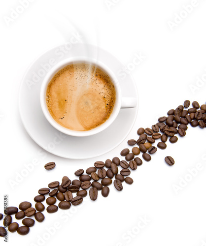 Kaffeetasse mit Kaffebohnen