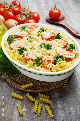 Casserole with pasta, broccoli and tomatoes