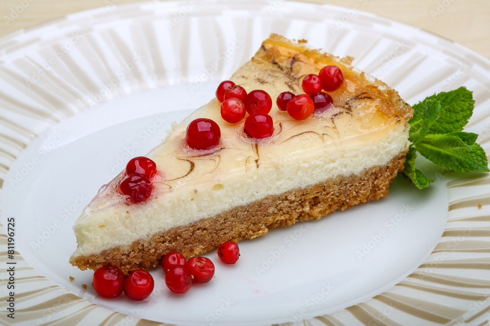 Cheesecake with berries and mint Cheesecake with berries and mint