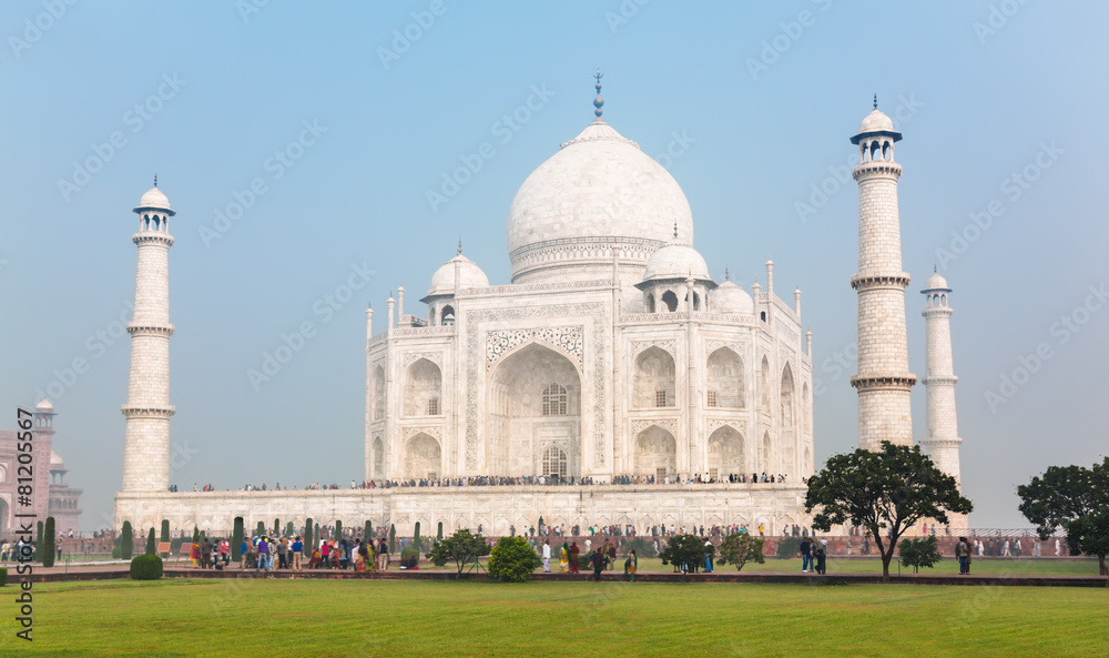 Crowds of tourists around Taj Mahal
