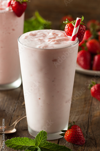 Refreshing Homemade Strawberry Milkshake