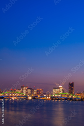勝鬨橋とビル群の夜景
