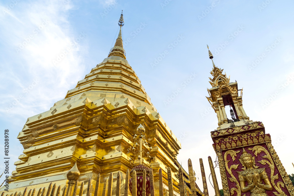 Fototapeta premium Golden Pagoda in Wat Phra That Doi Suthep is attractive landmark