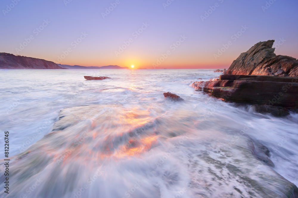 Naklejka premium Azkorri beach at sunset