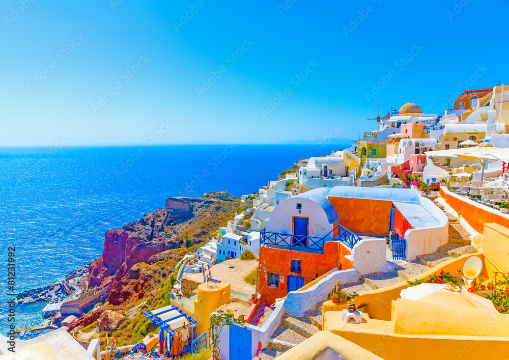 Fototapeta Widok na morze z obrazowej Oia na wyspie Santorini w Grecji