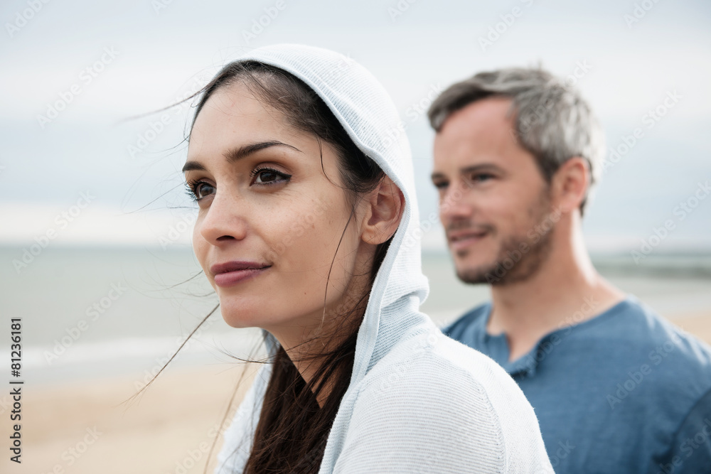 Obraz premium Portrait of a beautiful couple at the beach