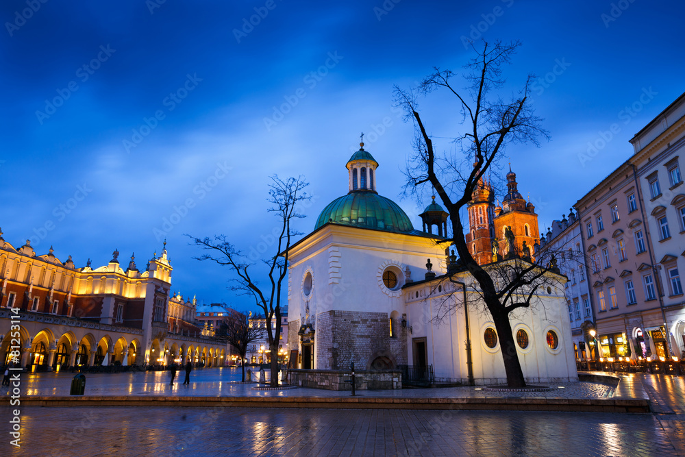 Obraz premium A small church and Cloth Hall inKrakow, Poland.