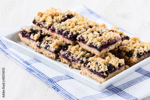 Currant cornmeal crumble bars photo