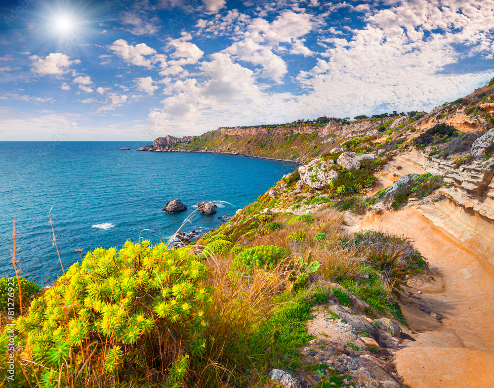 Obraz premium Colorful spring morning in the harbor and cape Milazzo