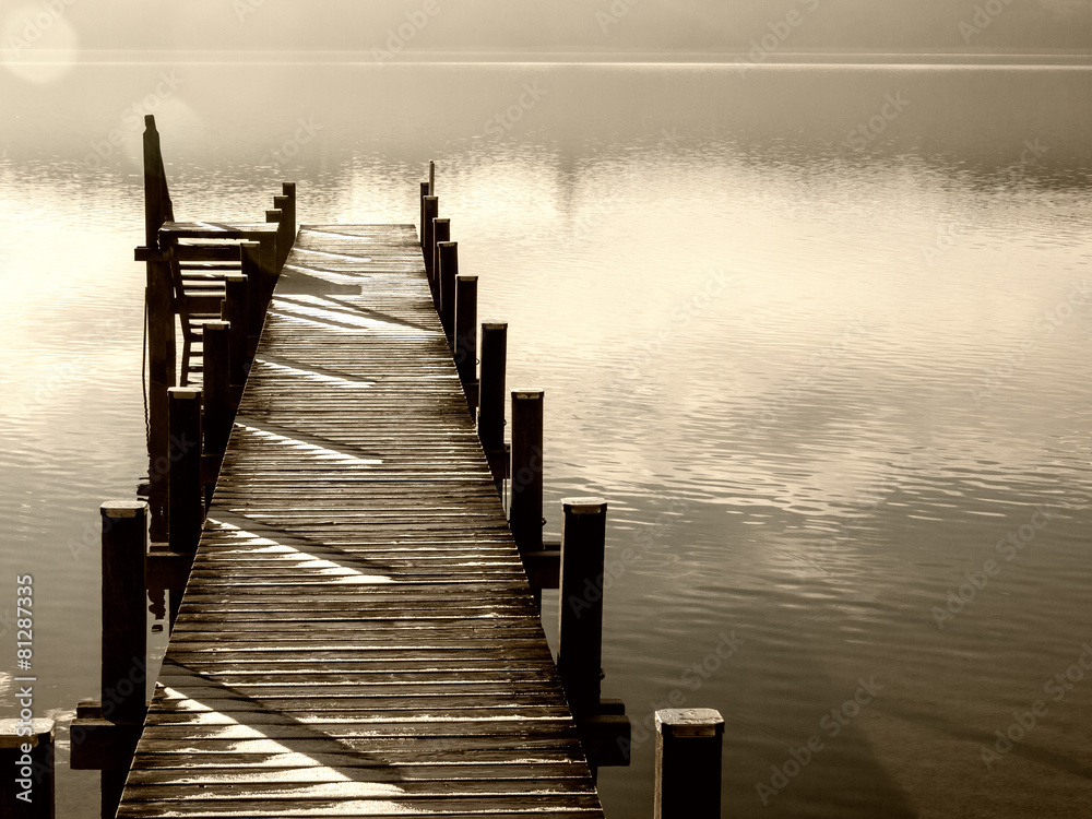 Fototapeta premium wooden jetty (206)